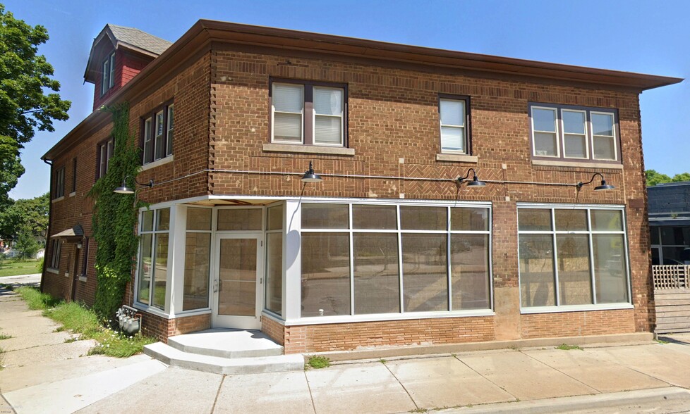 4842 W Lisbon Ave, Milwaukee, WI for sale - Building Photo - Image 1 of 3