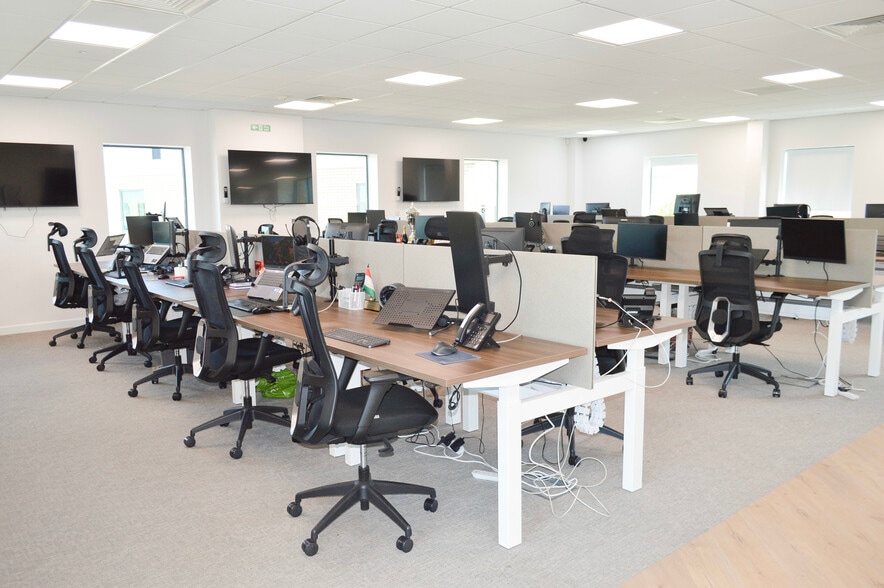 14 Davy Ave, Milton Keynes for sale - Building Photo - Image 3 of 12