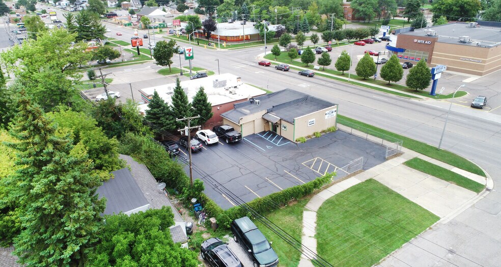 1175 Baldwin Ave, Pontiac, MI à vendre - Photo du bâtiment - Image 2 de 25