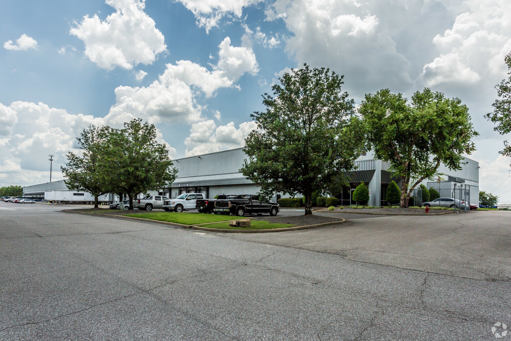 4905 Southridge Blvd, Memphis, TN for lease Primary Photo- Image 1 of 12