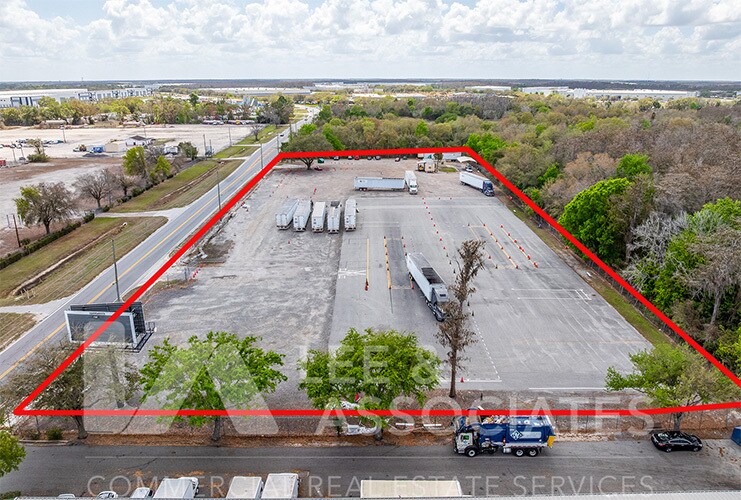 9722 Boggy Creek Rd, Orlando, FL à louer - Photo du bâtiment - Image 2 de 3