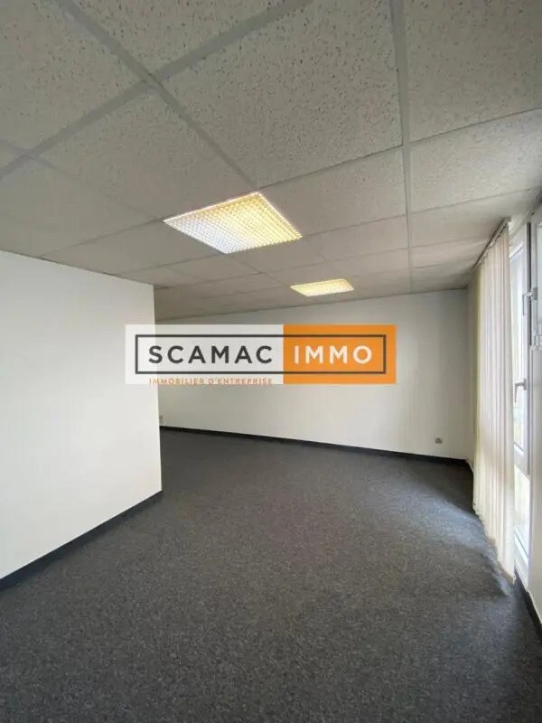 Office in Alfortville for lease Interior Photo- Image 1 of 7