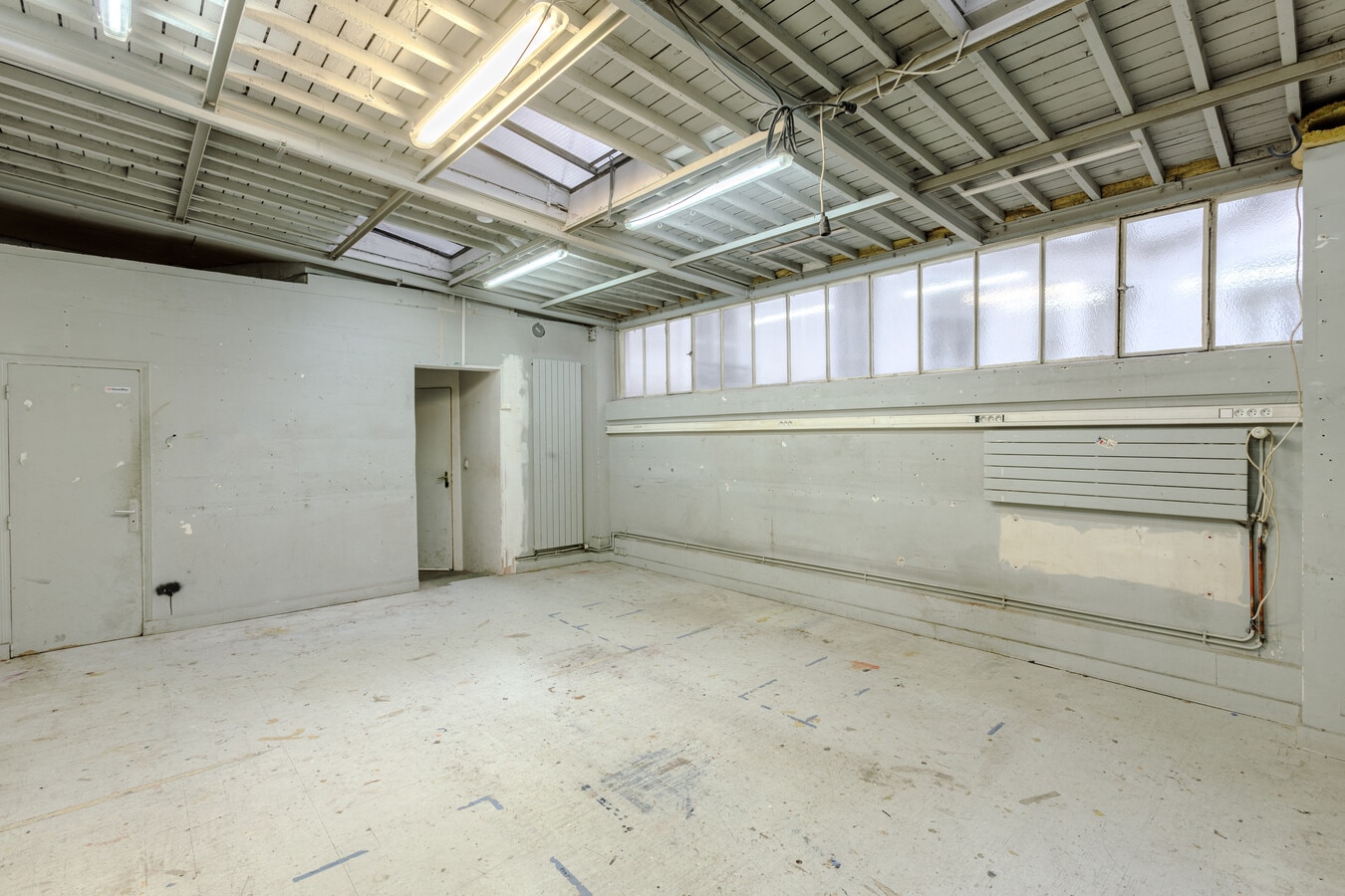 Paris, PAR 75009 - - - Interior Photo - Image 2 of 6