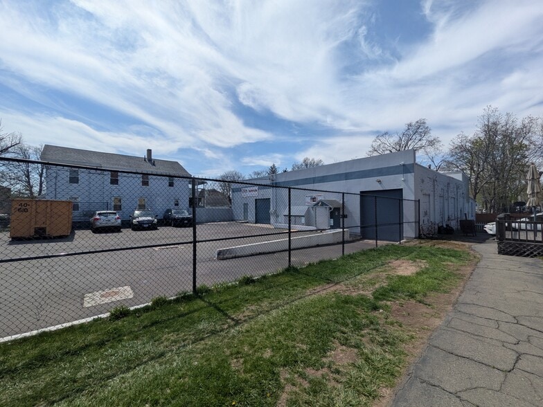 46 Clinton Ave, New Haven, CT à vendre - Photo du bâtiment - Image 3 de 21