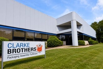 200 Cascade Blvd, Milford, CT for lease Building Photo- Image 2 of 10