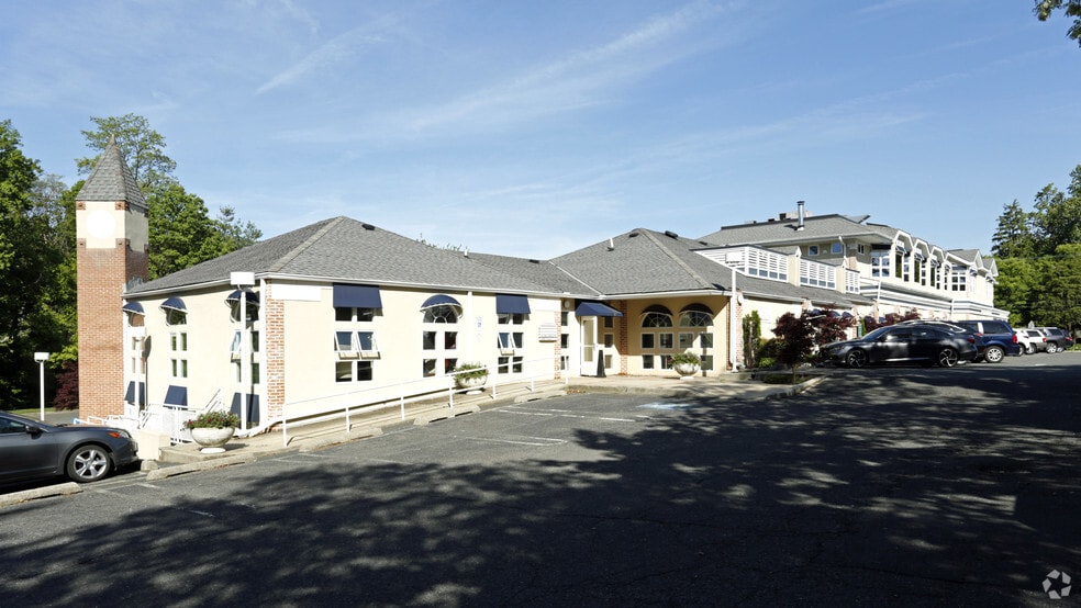 740 River Rd, Fair Haven, NJ for lease - Building Photo - Image 3 of 3