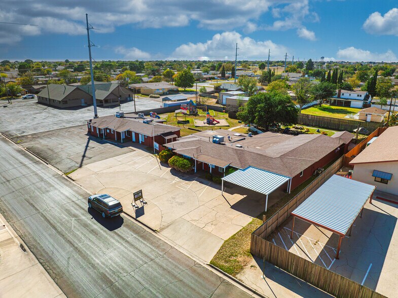 1005 Austin St, Midland, TX à vendre - Photo du bâtiment - Image 2 de 64