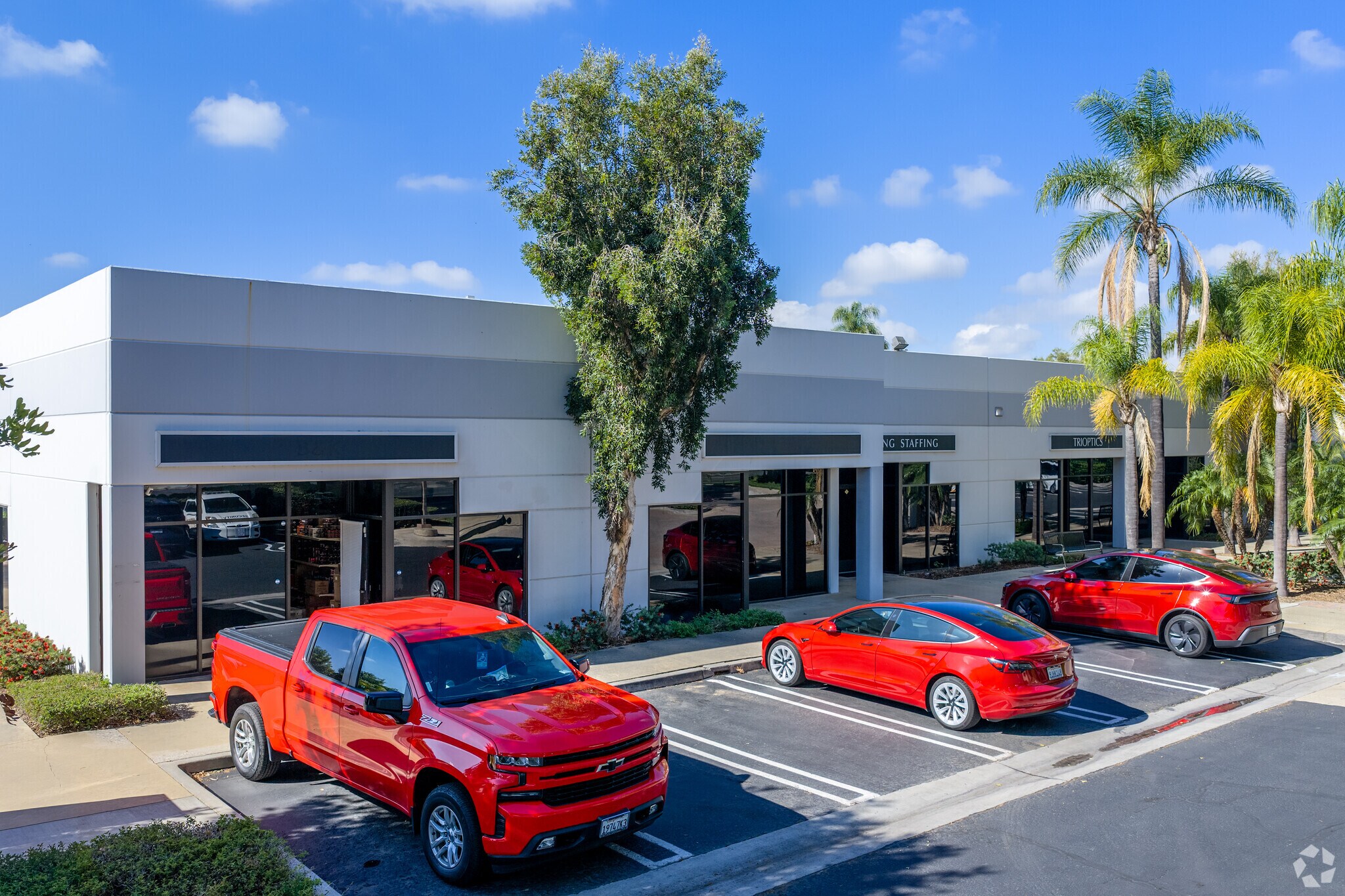 9047 Arrow Rt, Rancho Cucamonga, CA à vendre Photo principale- Image 1 de 7