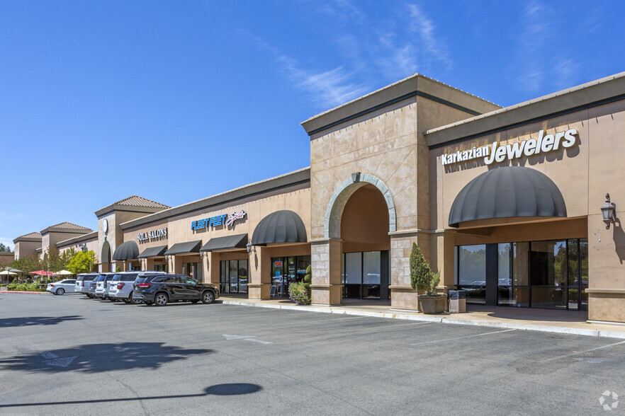 9433-9447 N Fort Washington Rd, Fresno, CA for lease - Primary Photo - Image 1 of 8