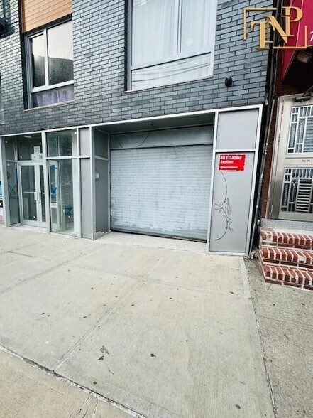 70-09 45th Ave, Flushing, NY à vendre - Photo du bâtiment - Image 3 de 9