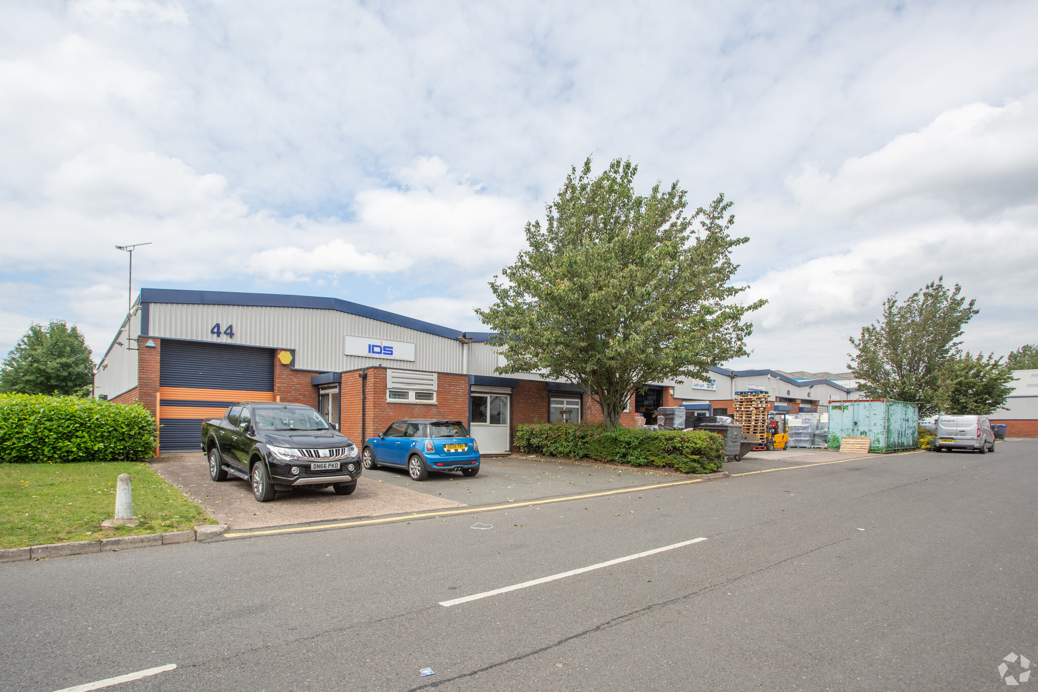 Kelvin Way, West Bromwich for lease Primary Photo- Image 1 of 3