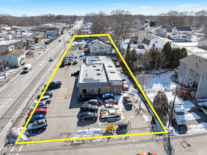 1791 Elmwood Ave, Warwick, RI à vendre - Photo du bâtiment - Image 3 de 15