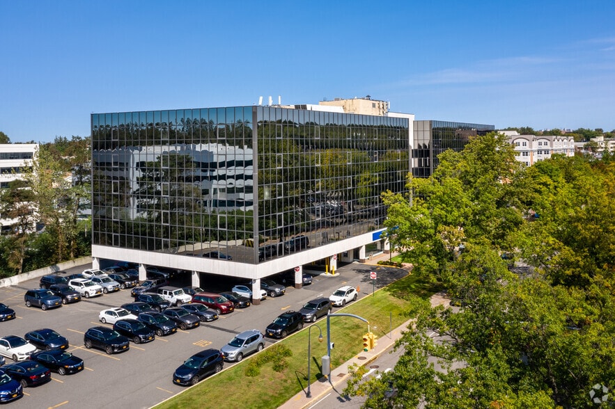 111 Great Neck Rd, Great Neck, NY for lease - Building Photo - Image 2 of 9