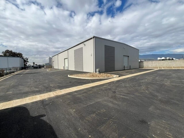 8606 Sultana Ave, Fontana, CA for lease - Building Photo - Image 2 of 4