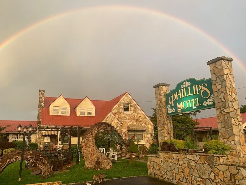 290 N Main St, Robbinsville, NC à vendre - Photo du bâtiment - Image 2 de 34