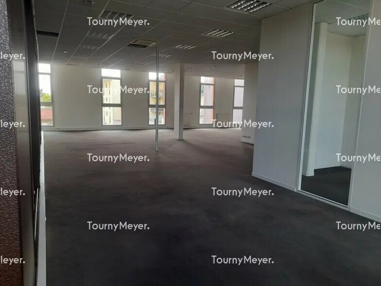 Office in Rennes for lease - Interior Photo - Image 3 of 7
