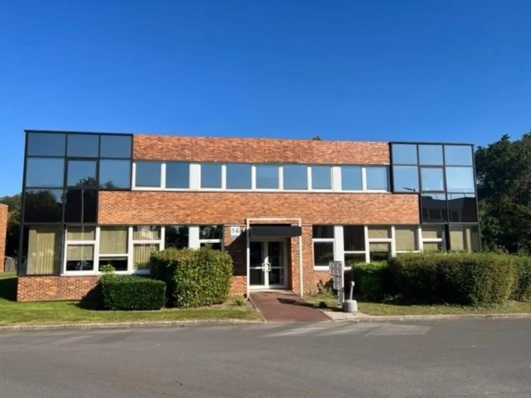 Flex in Bièvres for lease Building Photo- Image 1 of 12