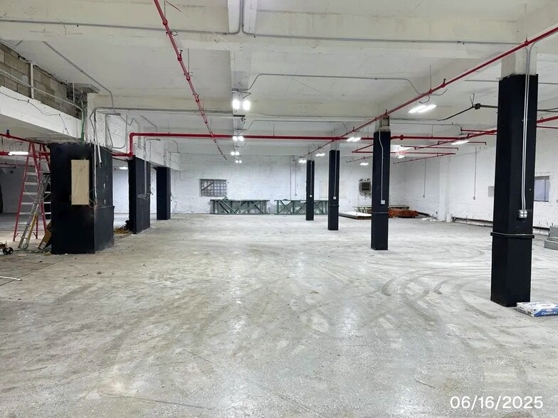 1101 S Kilbourn Ave, Chicago, IL for lease - Building Photo - Image 2 of 5