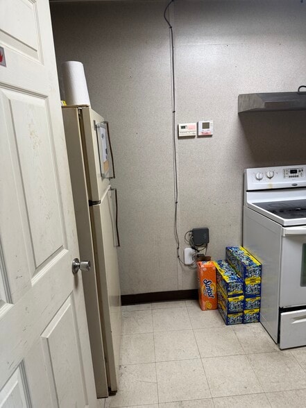 2218 Brown St, Brownwood, TX for sale - Interior Photo - Image 2 of 3