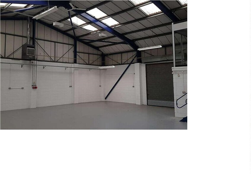 Unit 8 Canada Close, Banbury à louer - Photo du bâtiment - Image 3 de 6