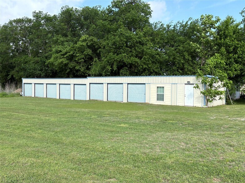 373 Industrial Blvd, Point, TX à vendre - Photo du bâtiment - Image 1 de 12