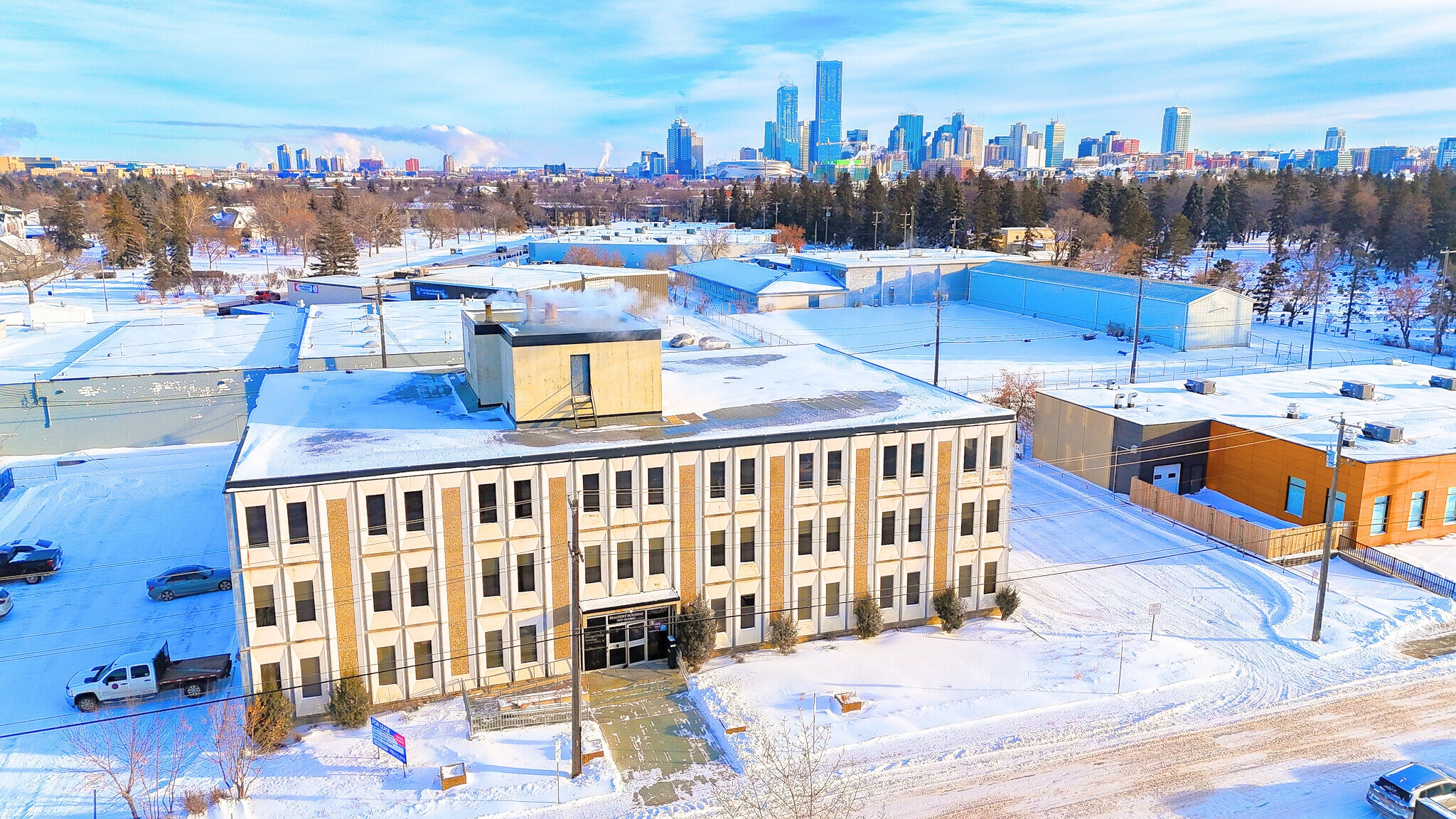 10835 120th St NW, Edmonton, AB à louer Photo principale- Image 1 de 15