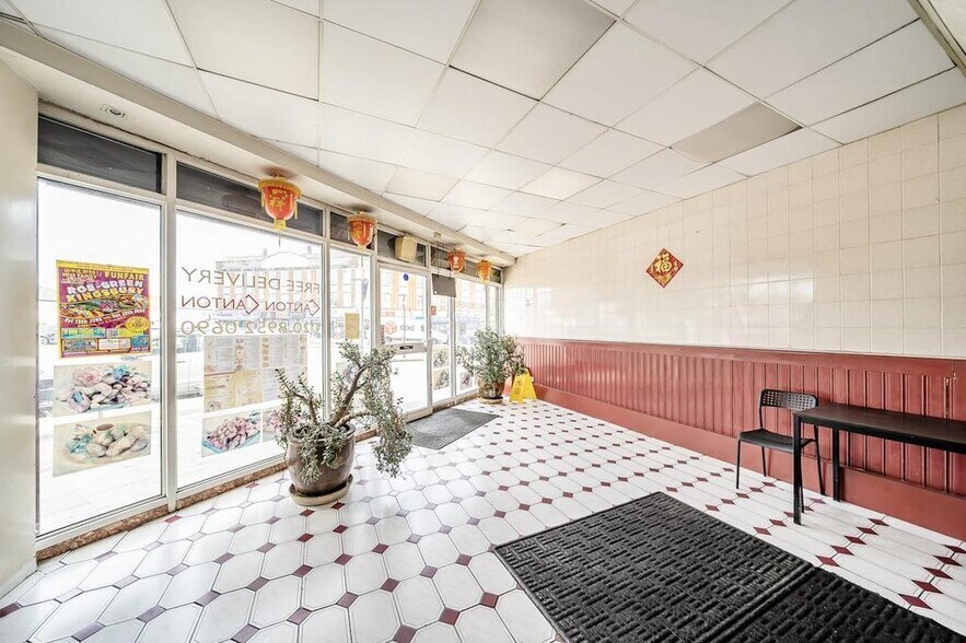 Mollison Way, Edgware à vendre - Photo du bâtiment - Image 3 de 11