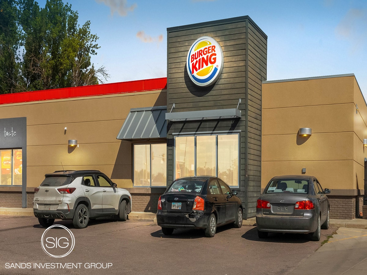 908 6th Ave SE, Aberdeen, SD for sale Primary Photo- Image 1 of 6