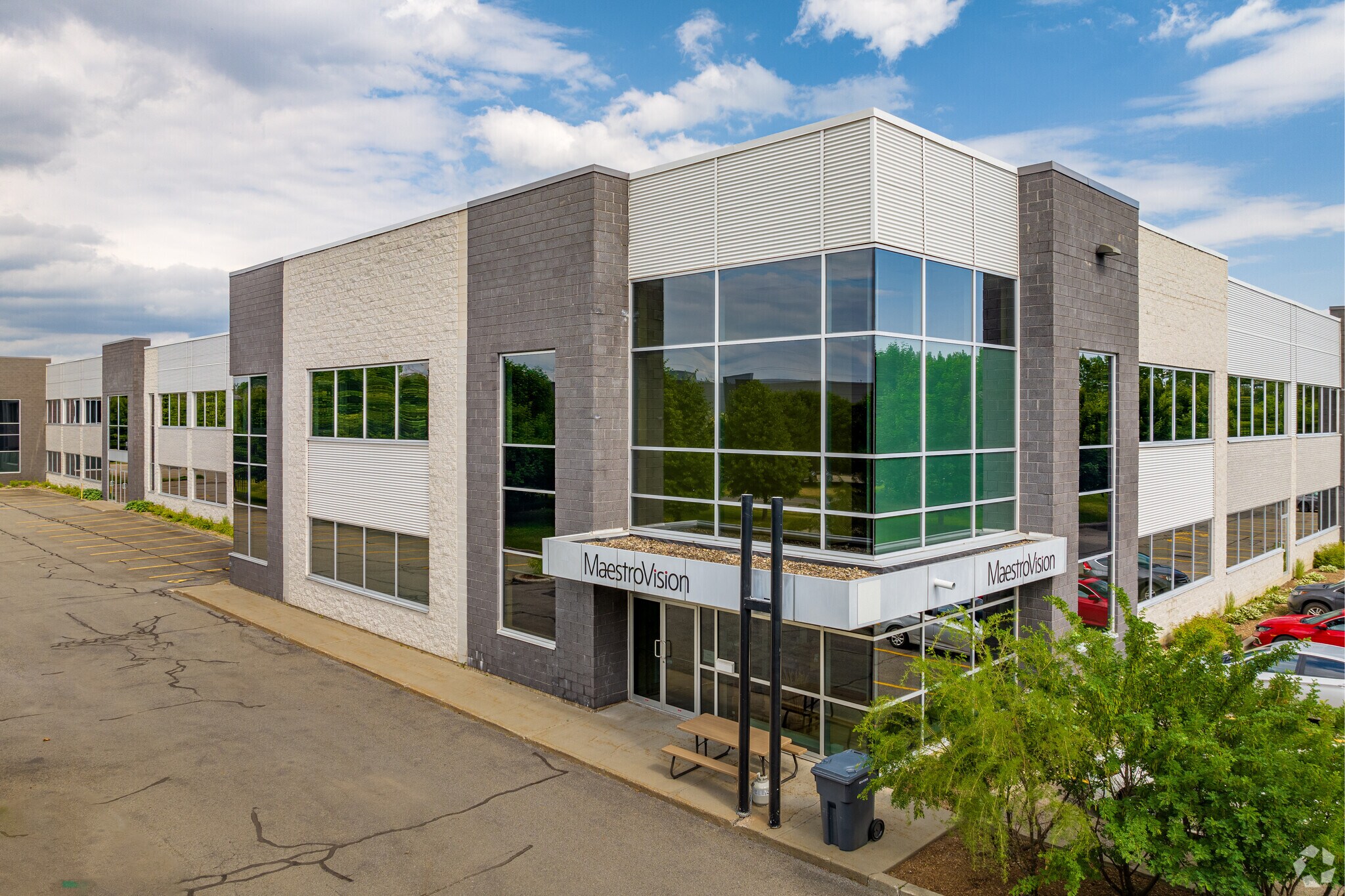 21040-21100 Rue Daoust, Sainte-Anne-de-Bellevue, QC for sale Primary Photo- Image 1 of 1