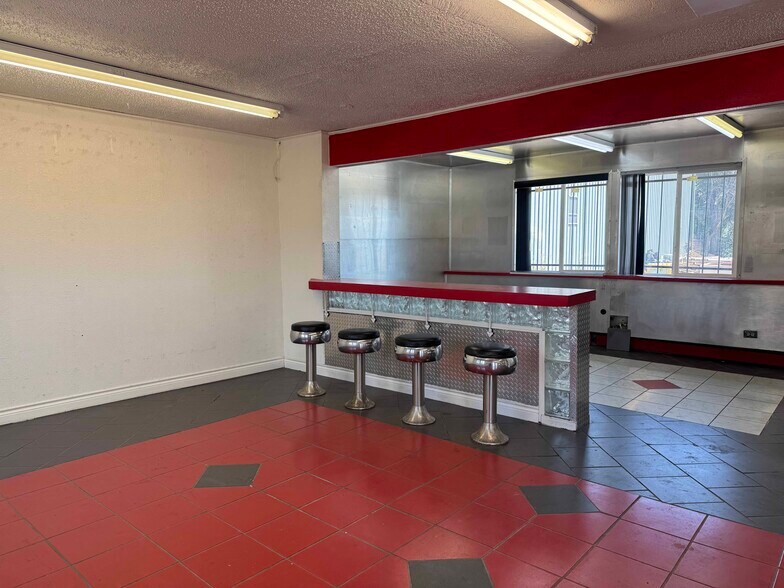 2297 W Dartmouth Ave, Englewood, CO à louer - Photo du bâtiment - Image 2 de 9