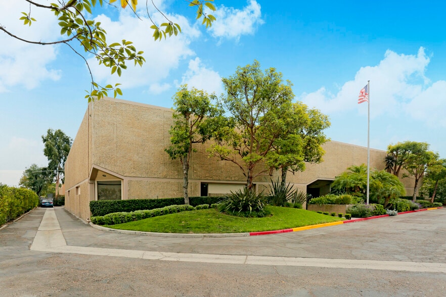 16692 Hale Ave, Irvine, CA à vendre - Photo du bâtiment - Image 1 de 3