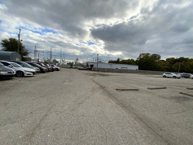 6356 Carter St, Merriam, KS à louer - Photo du bâtiment - Image 2 de 4