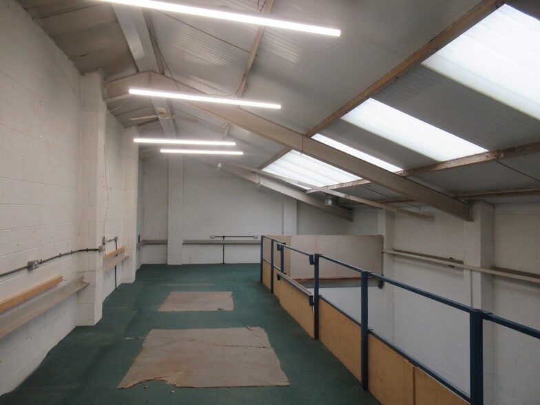 16 Lyon Rd, London for lease - Building Photo - Image 2 of 6