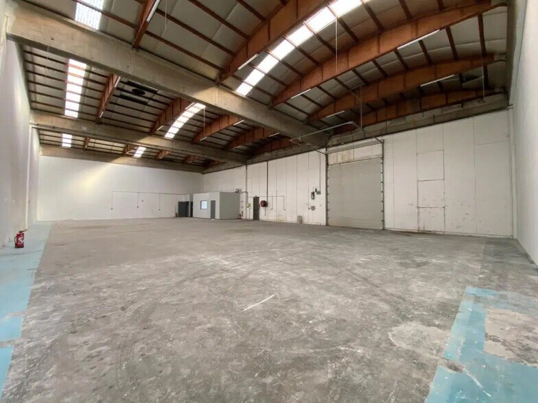 Office in Saint-Priest for lease - Interior Photo - Image 3 of 7