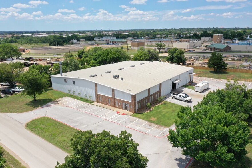 11301 Mosier Valley Rd, Euless, TX à vendre - Photo du bâtiment - Image 1 de 1