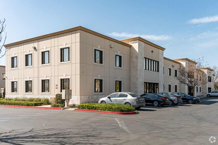 1795 E Holt Blvd, Ontario, CA à vendre - Photo du bâtiment - Image 3 de 4