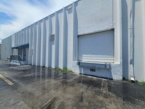7212-7282 NW 33rd St, Miami, FL for lease Building Photo- Image 2 of 6