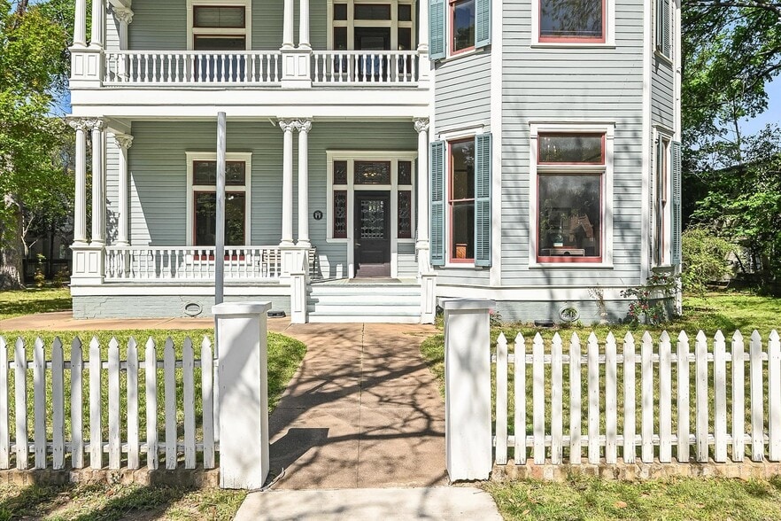 2210 San Gabriel St, Austin, TX for sale - Building Photo - Image 2 of 20