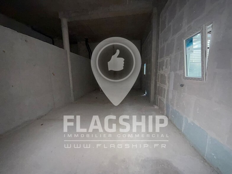 Retail in Montreuil for lease - Interior Photo - Image 3 of 6