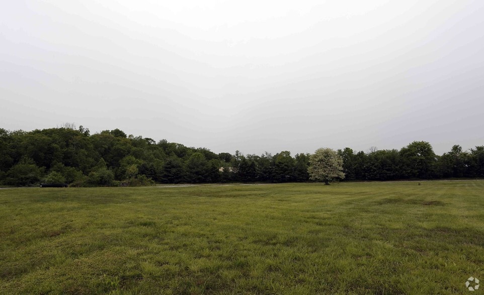 4351-4451 Pennell Rd, Aston, PA à vendre - Photo du bâtiment - Image 1 de 4