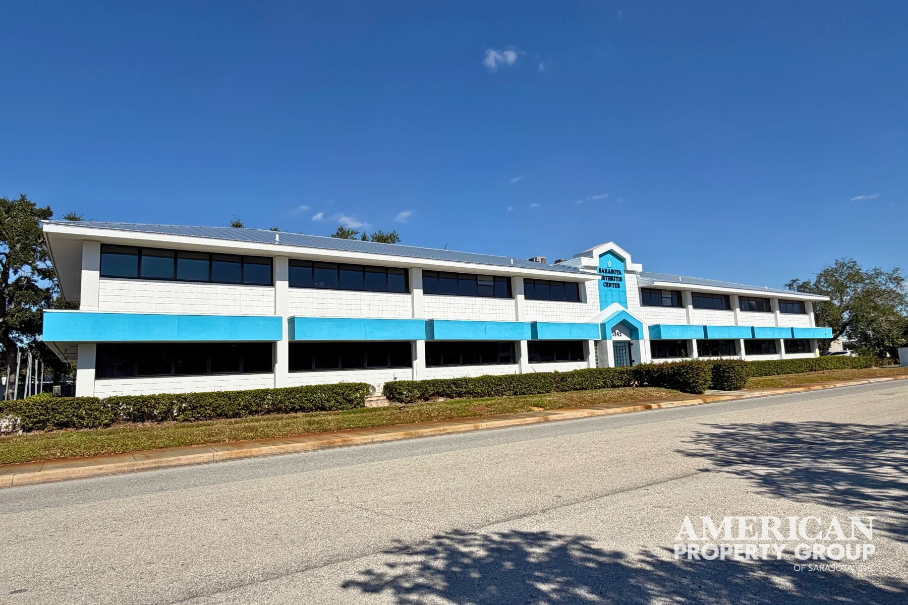 1945 Versailles St, Sarasota, FL for lease Building Photo- Image 1 of 8