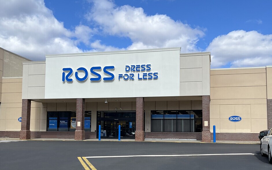 100 Hawley Ln, Trumbull, CT for lease - Building Photo - Image 2 of 15