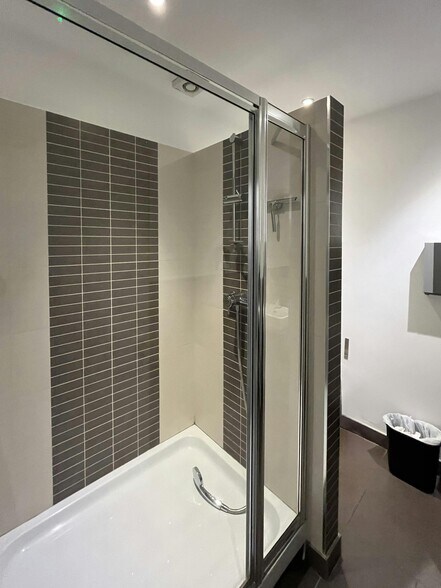 153-157 Cleveland St, Londres à louer - Photo du bâtiment - Image 3 de 14