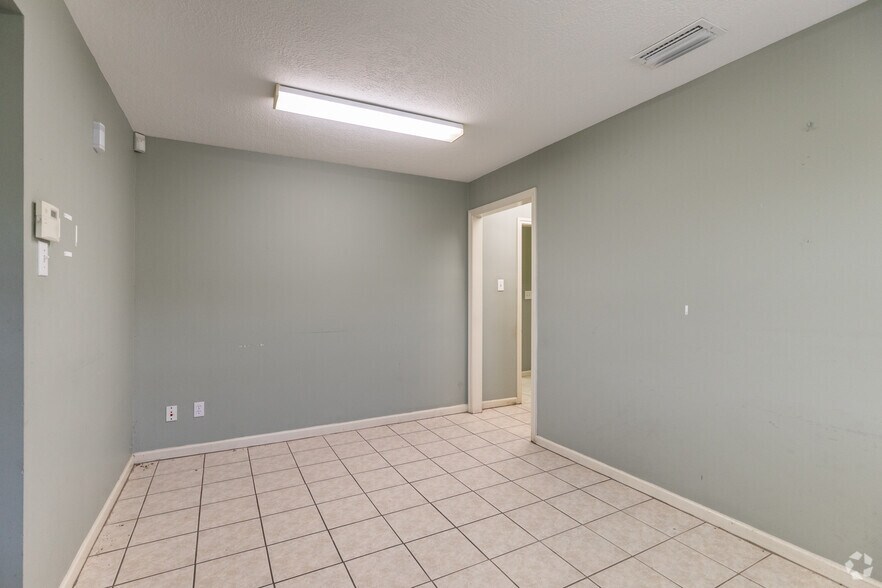 6735 Theall Rd, Houston, TX à vendre - Photo intérieure - Image 2 de 10