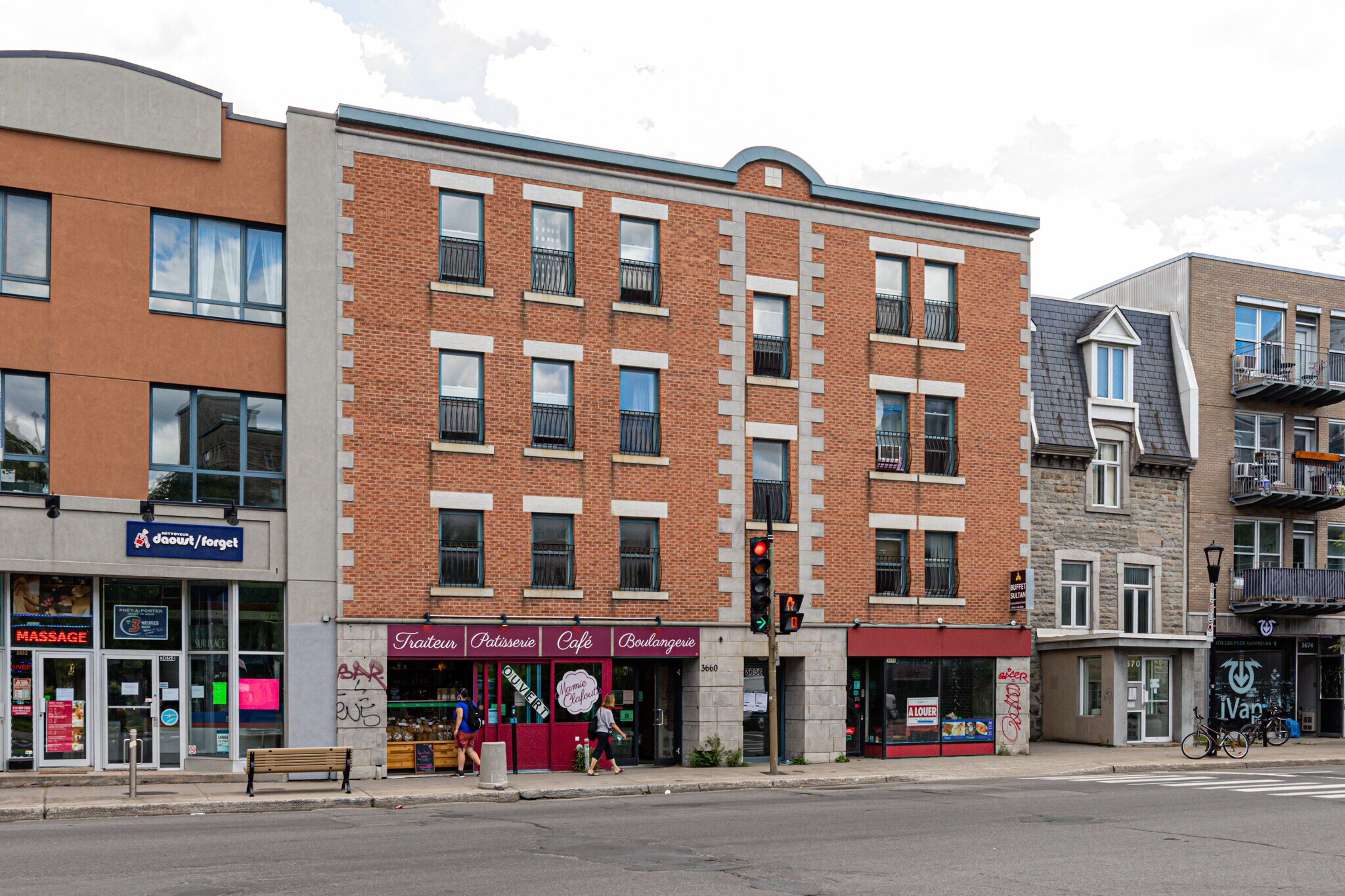 3656-3666 Rue Saint-Denis, Montréal, QC à vendre Photo du bâtiment- Image 1 de 1