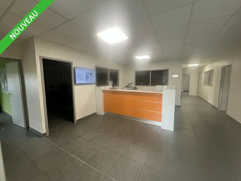 Office in Valence for sale - Interior Photo - Image 1 of 3