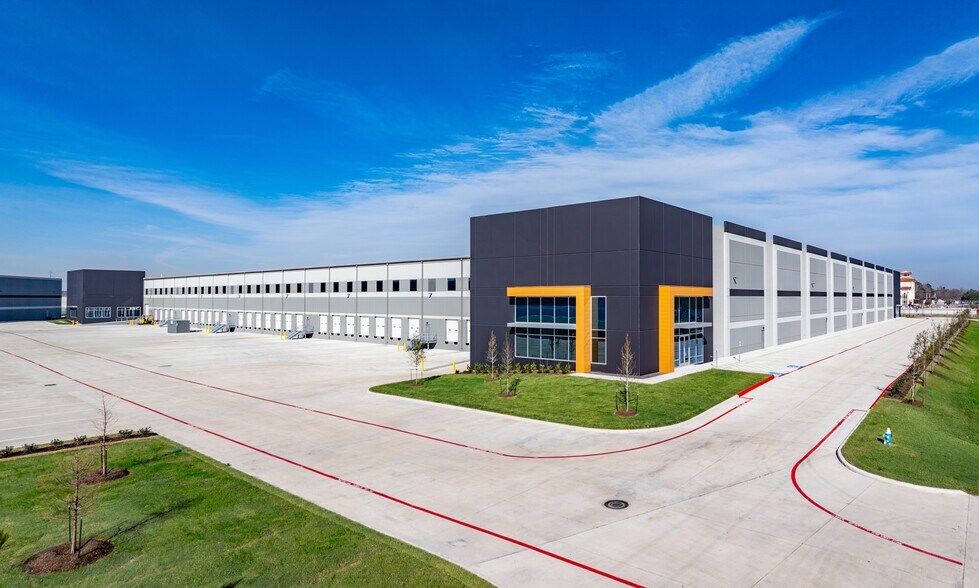 12020 State Highway 249, Houston, TX à louer - Photo du bâtiment - Image 2 de 7
