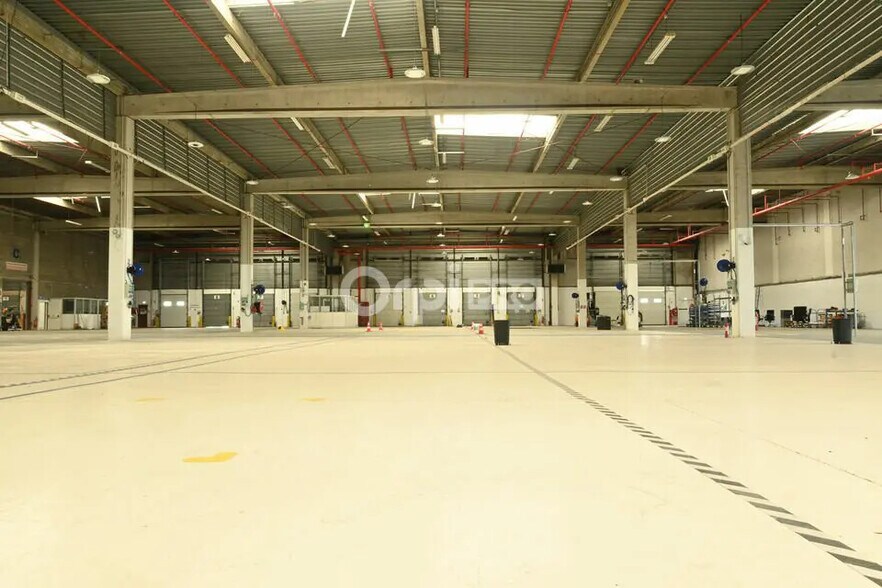 Office in Vénissieux for lease - Interior Photo - Image 1 of 23