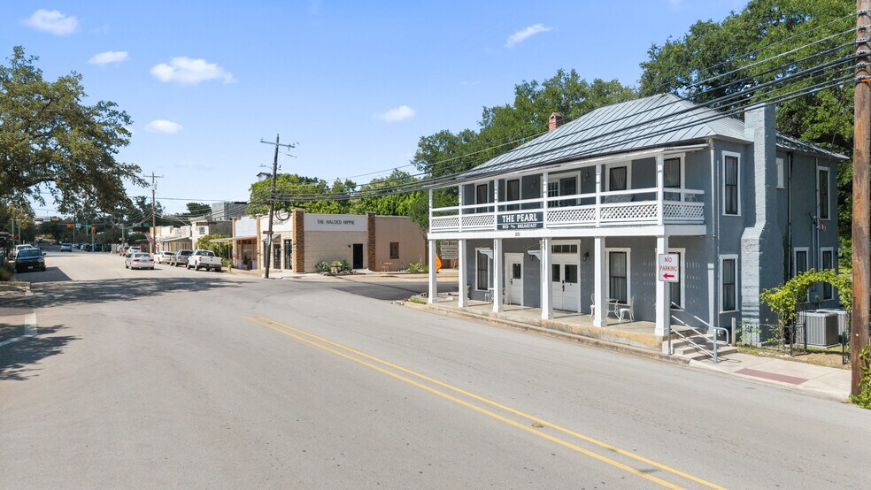 201 Nugent Ave ave, Johnson City, TX à vendre - Photo du bâtiment - Image 3 de 50