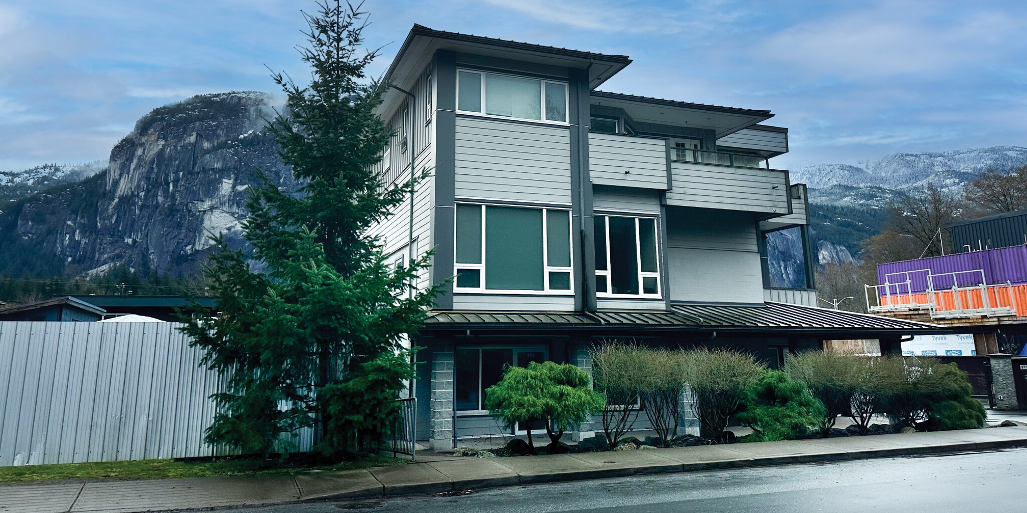 37738 3 Av, Squamish, BC for lease Primary Photo- Image 1 of 2